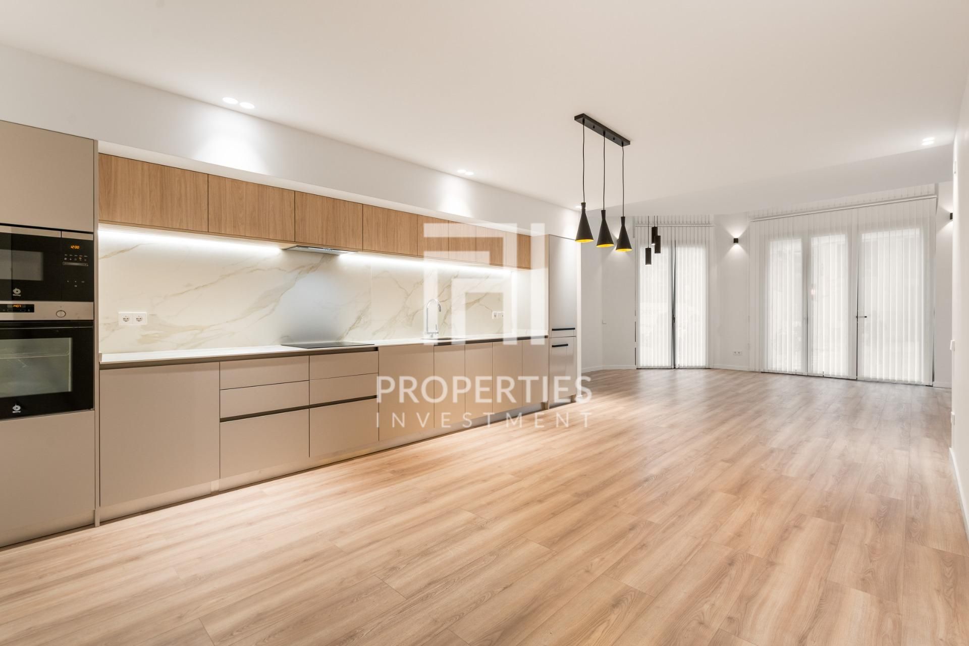 Exterior view of Duplex for sale in  Barcelona Capital  with Heating, Parquet flooring and Alarm