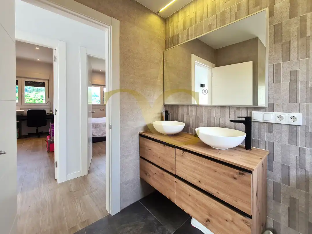 Baño de Casa o chalet en venta en Gijón  con Calefacción, Jardín privado y Balcón