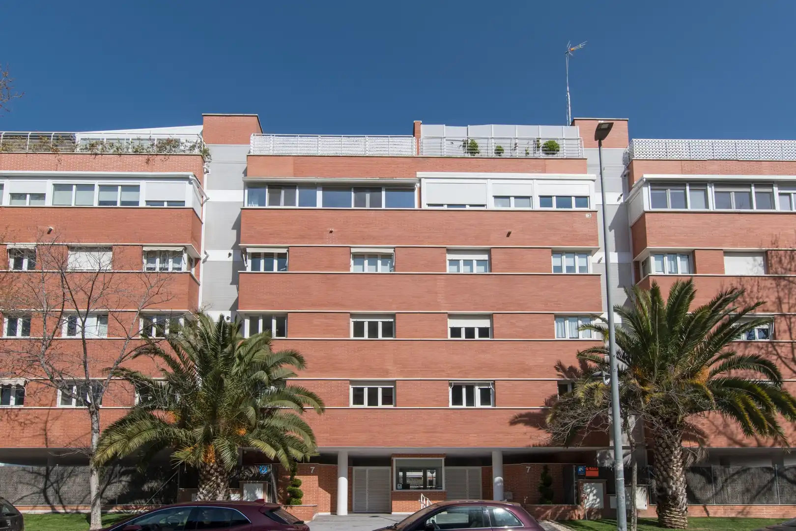 Vista exterior de Pis en venda en La Moraleja amb Aire condicionat, Calefacció i Jardí privat