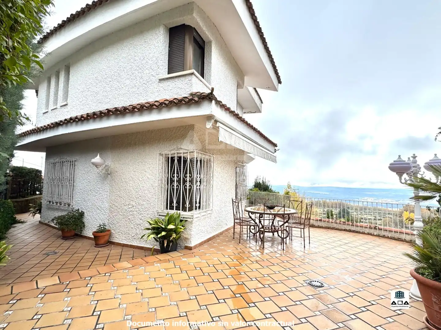 Terraza de Casa o chalet en venta en Poyales del Hoyo con Aire acondicionado, Calefacción y Jardín privado