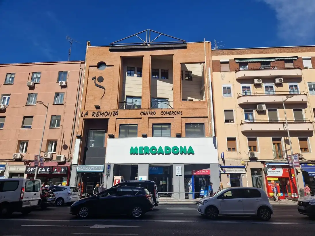 Vista exterior de Estudio en venta en Madrid con Horno y Lavadora