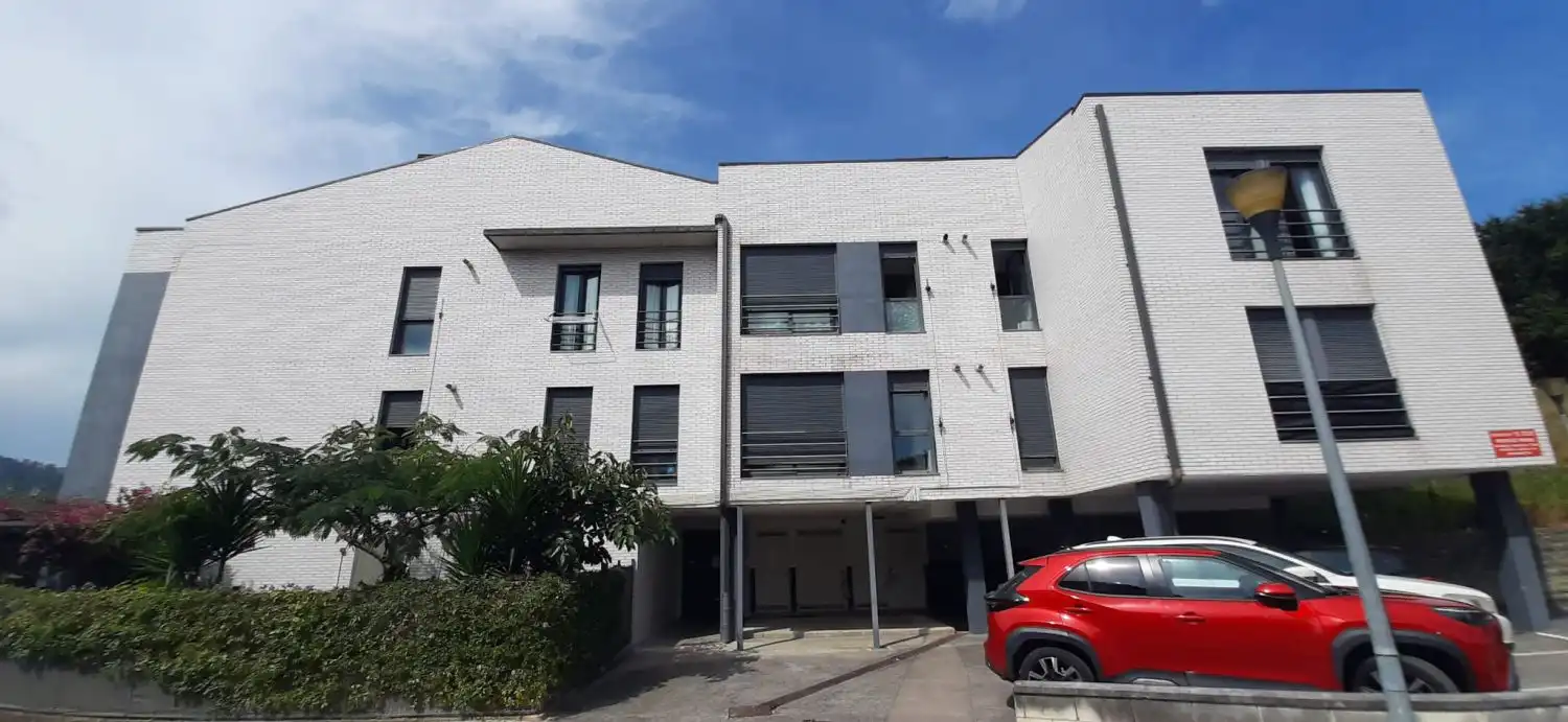 Vista exterior de Piso en venta en Solórzano con Calefacción, Parquet y Trastero
