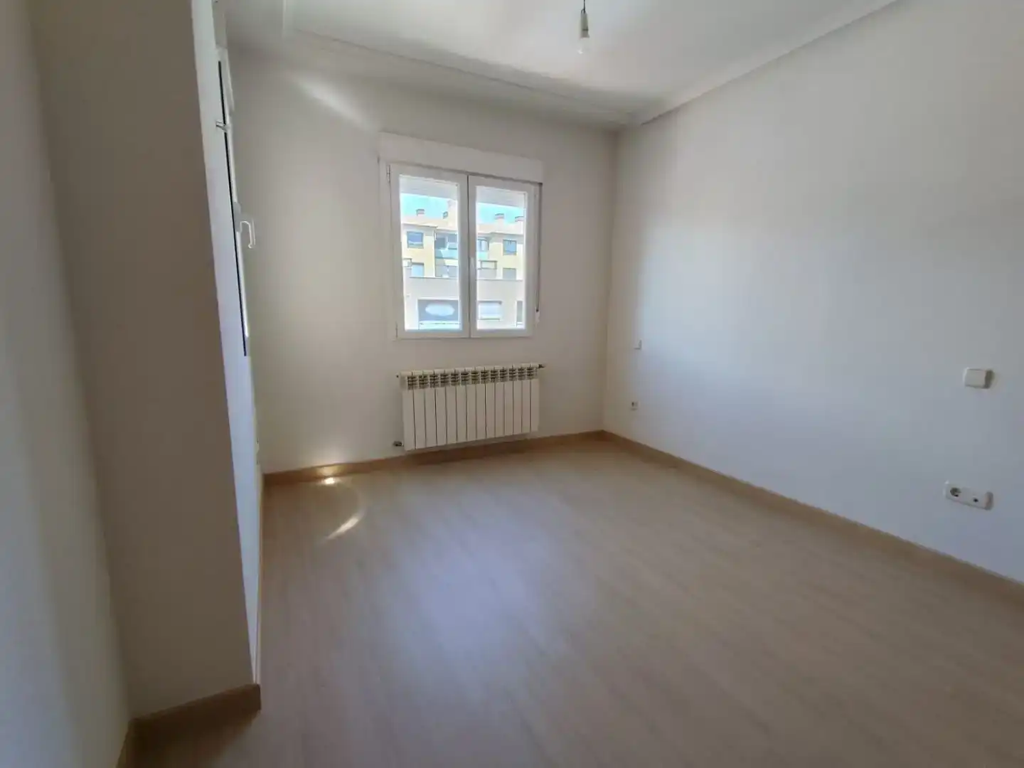 Habitación de Casa o chalet en venta en Ávila con Jardín privado, Parquet y Balcón