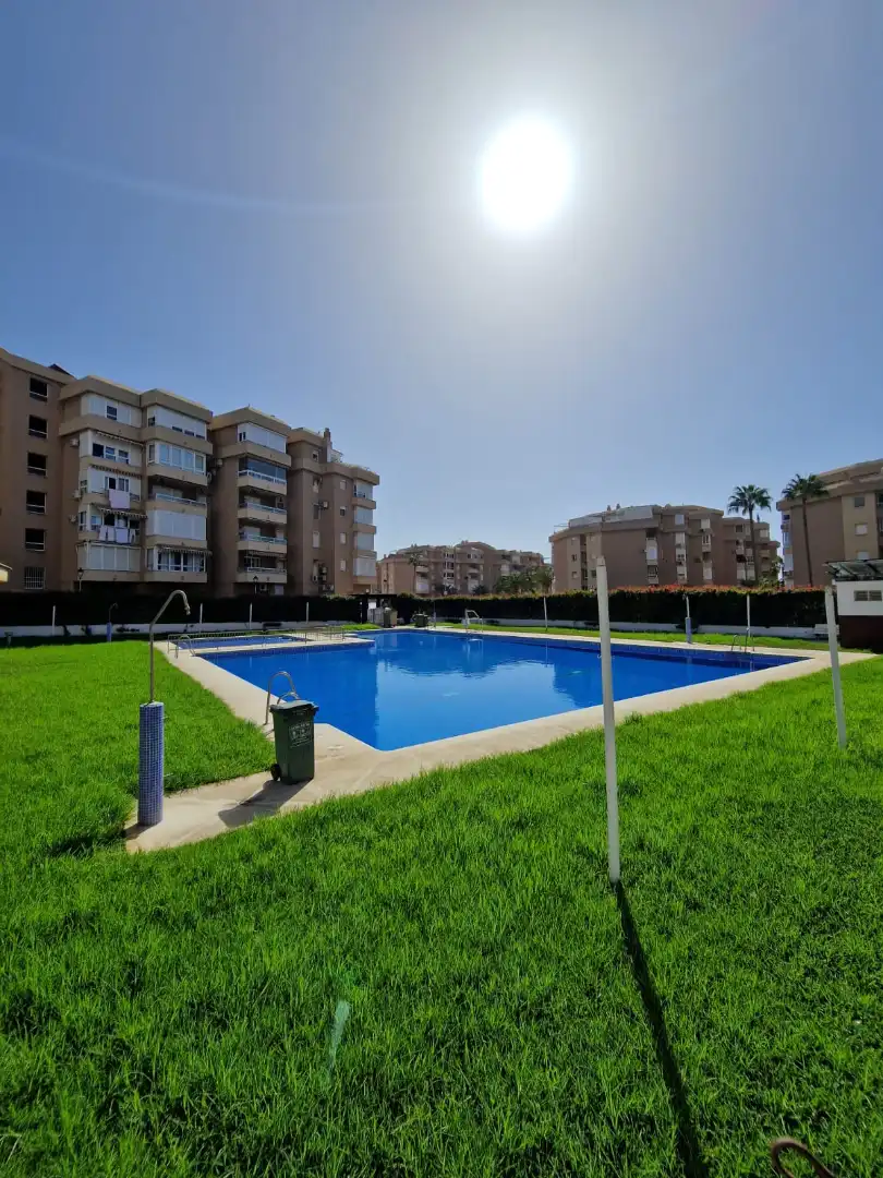 Piscina de Estudio en venta en Torrox con Aire acondicionado, Calefacción y Terraza