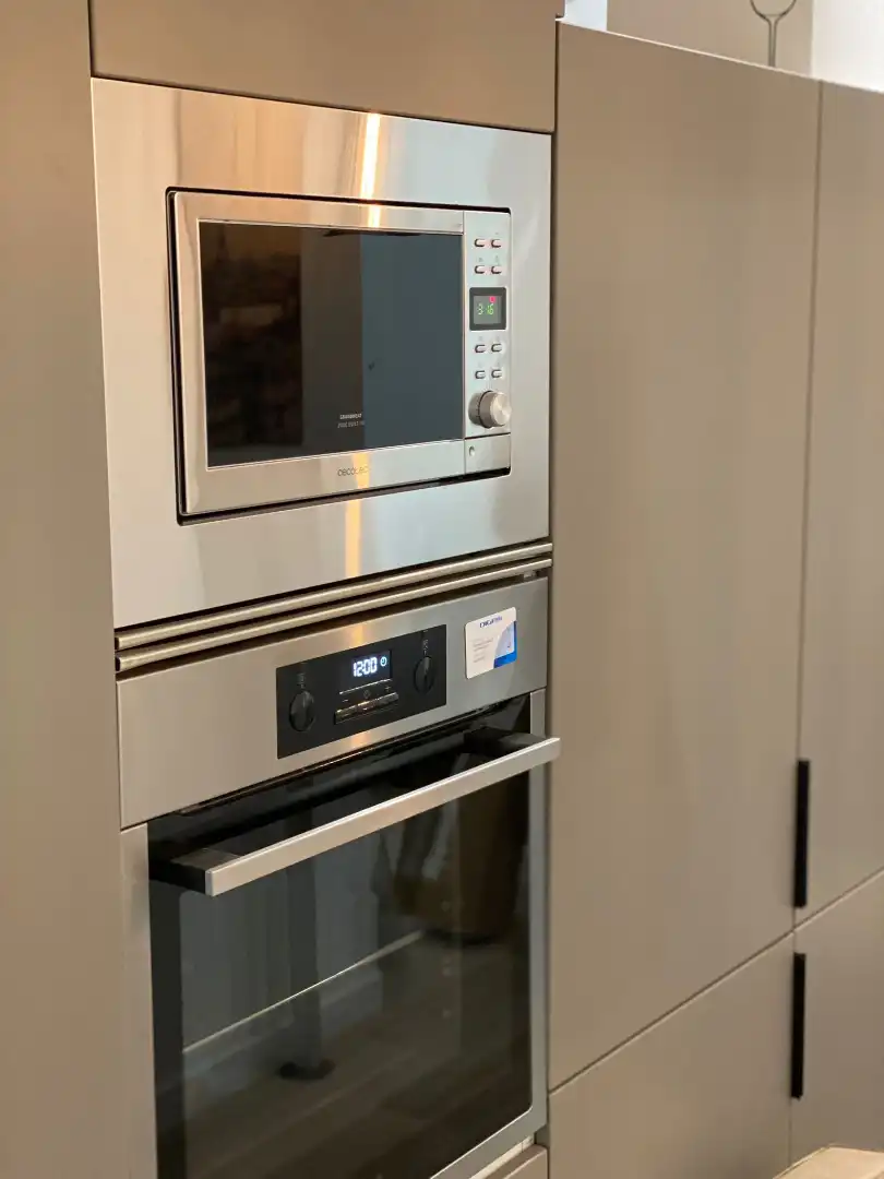 Kitchen of Flat for share in Madrid  with Air Conditioner, Furnished and Oven
