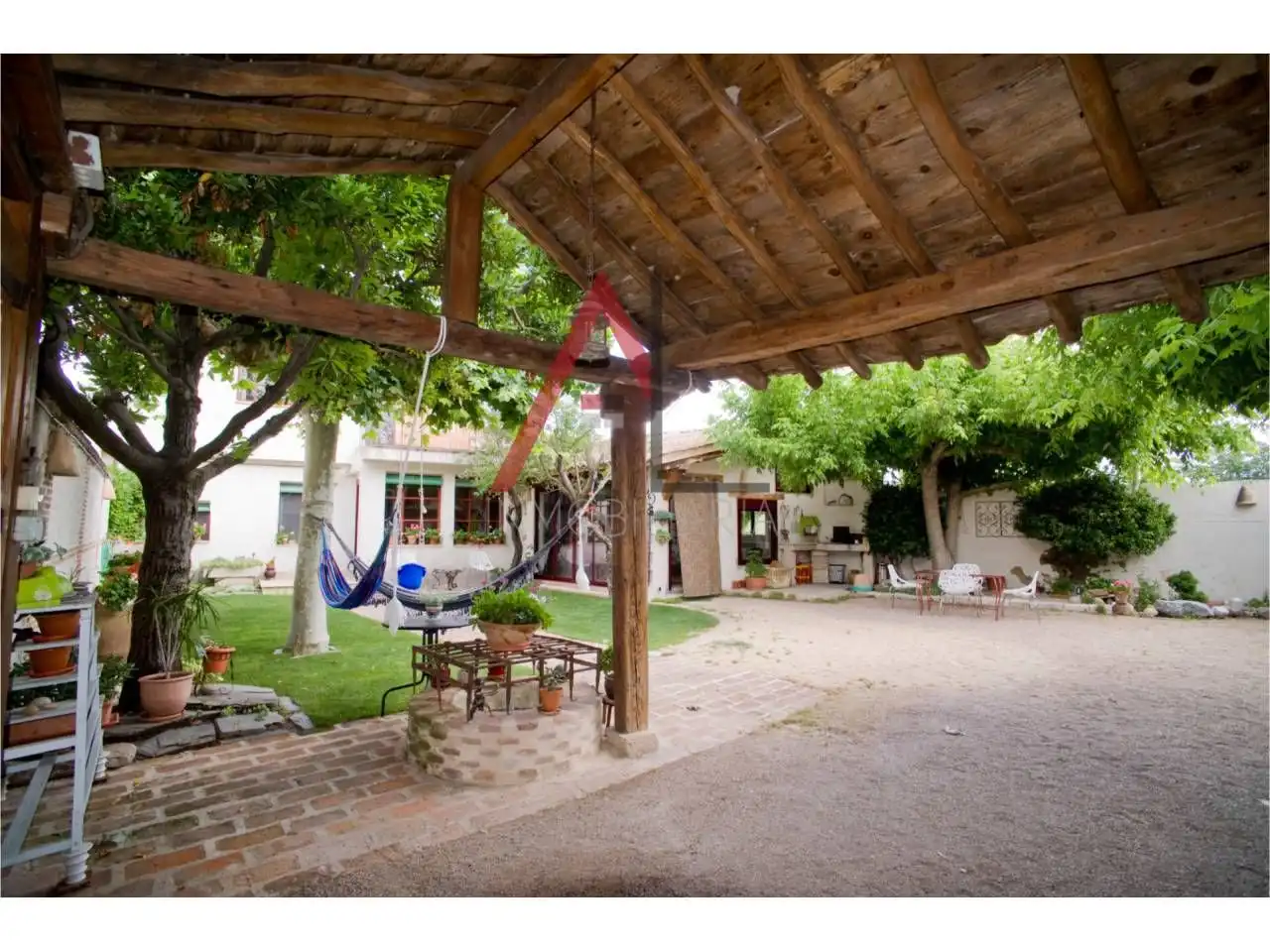 Jardí de Casa o xalet en venda en Santiuste de San Juan Bautista amb Jardí privat, Terrassa i Moblat