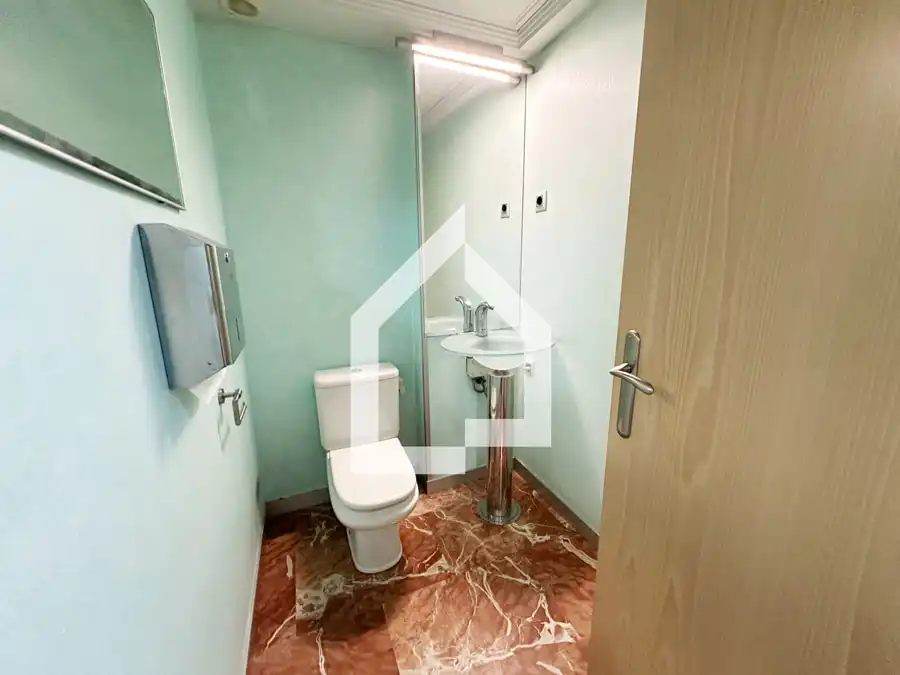Baño de Local de alquiler en San Vicente del Raspeig / Sant Vicent del Raspeig con Aire acondicionado