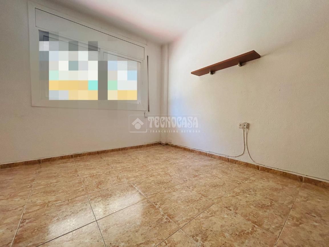 Bedroom of Flat for sale in Badalona