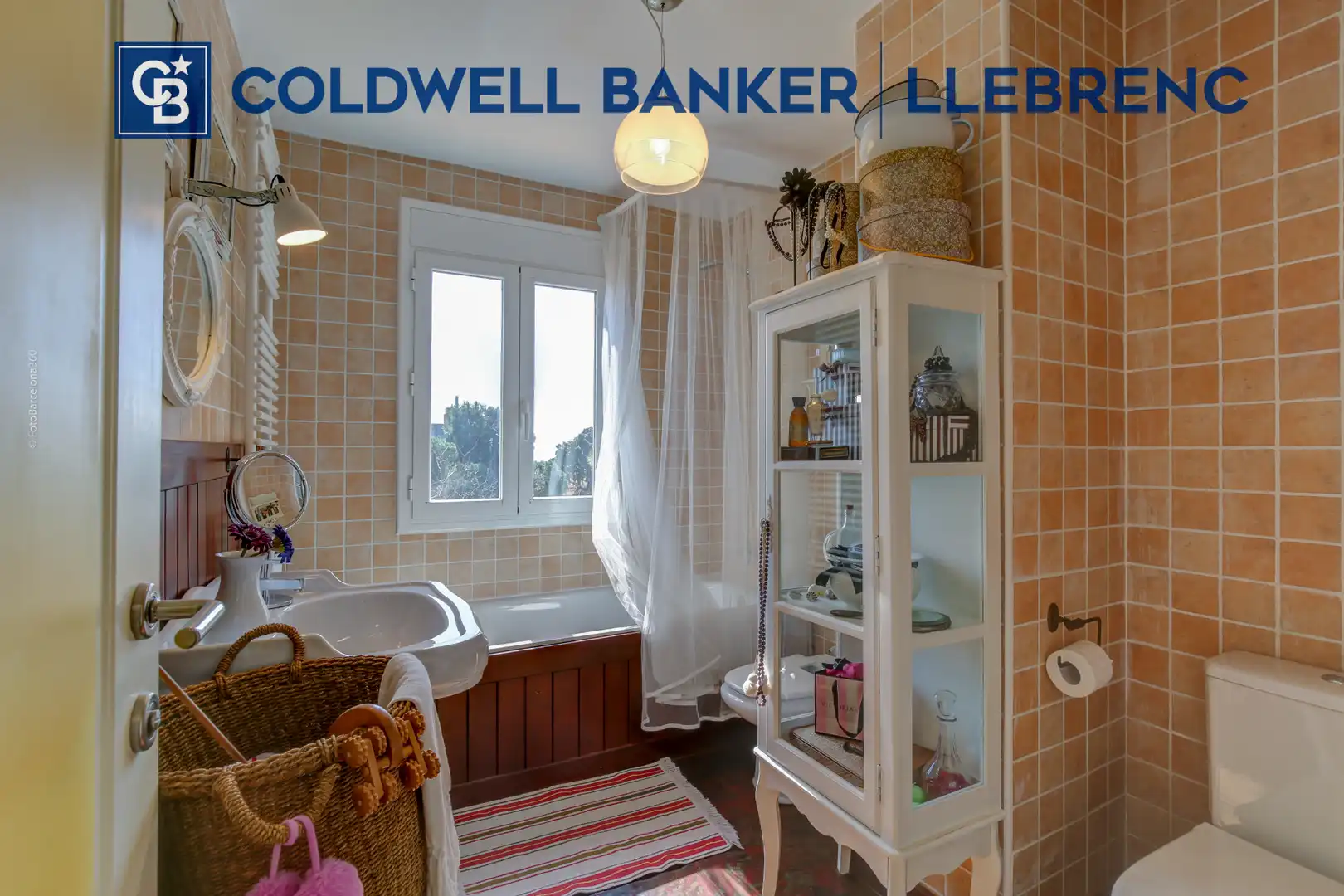 Bathroom of Houses for rent in Barcelona  with Heating, Private garden and Parquet flooring