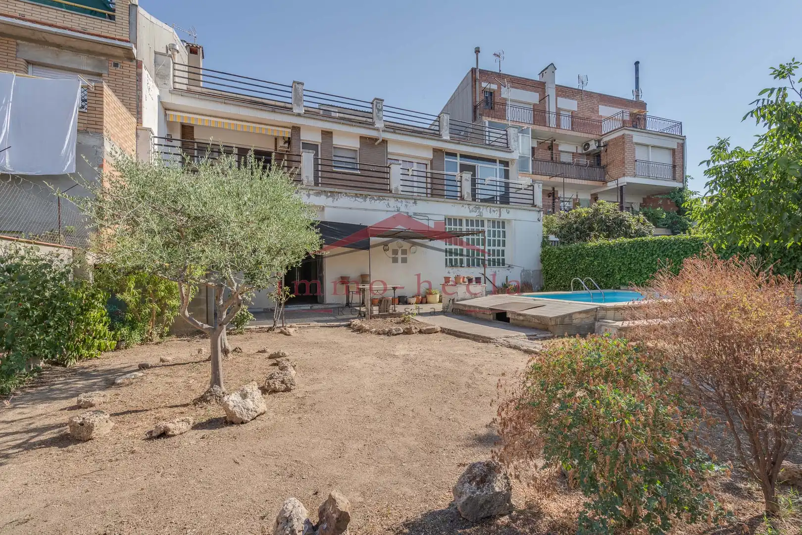 Vista exterior de Casa adosada en venda en Vilanova del Camí amb Calefacció, Terrassa i Piscina