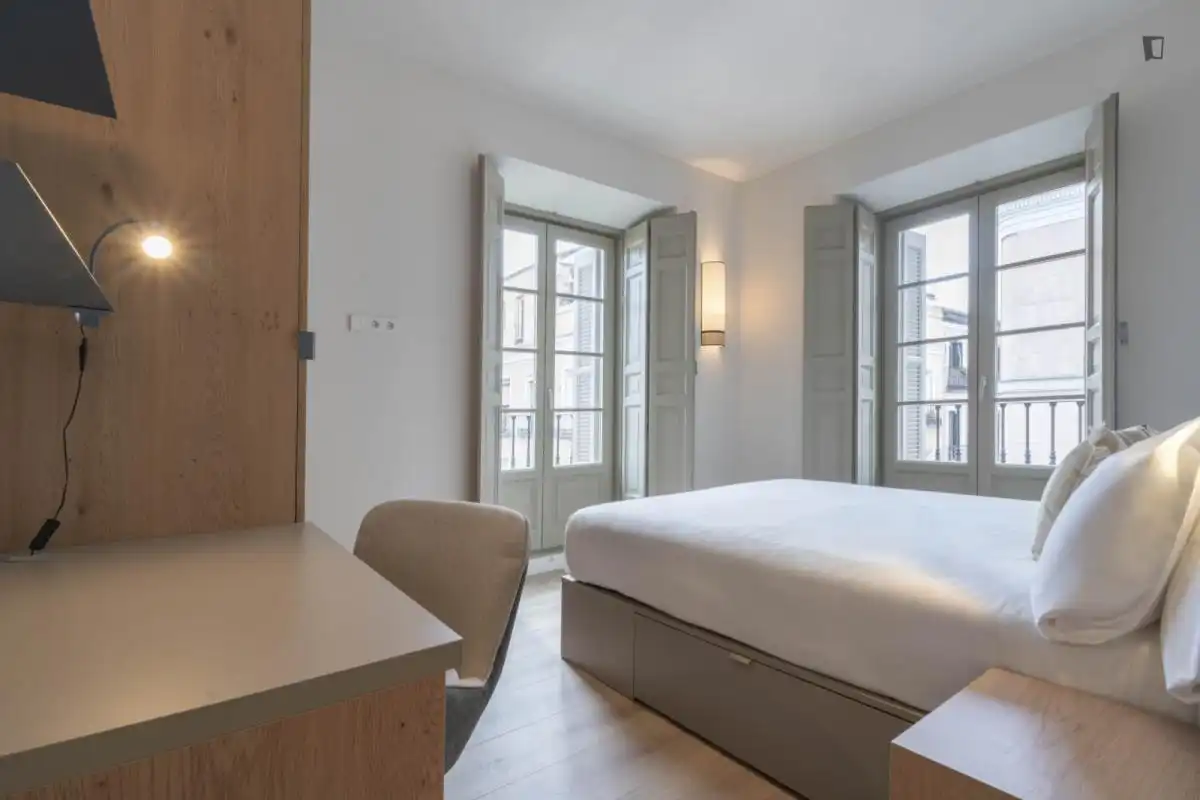 Dormitori de Casa o xalet per a compartir en Madrid amb Calefacció, Moblat i Forn