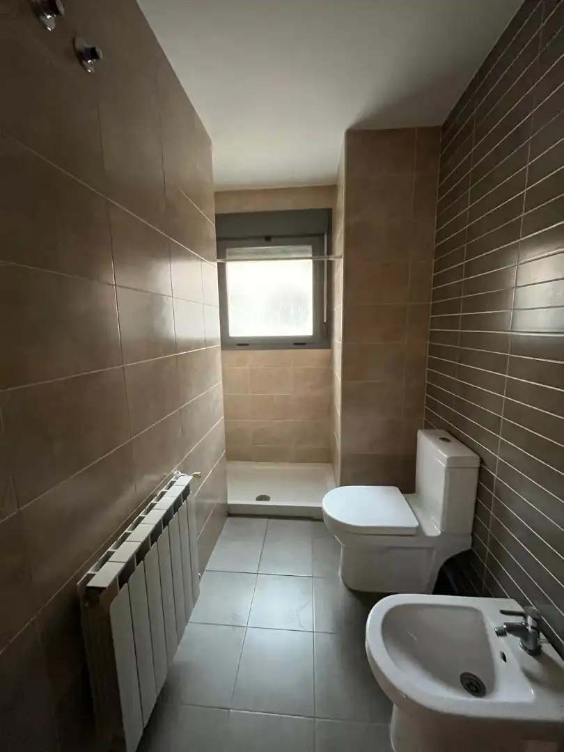 Baño de Ático en venta en Arganda del Rey con Calefacción, Parquet y Terraza