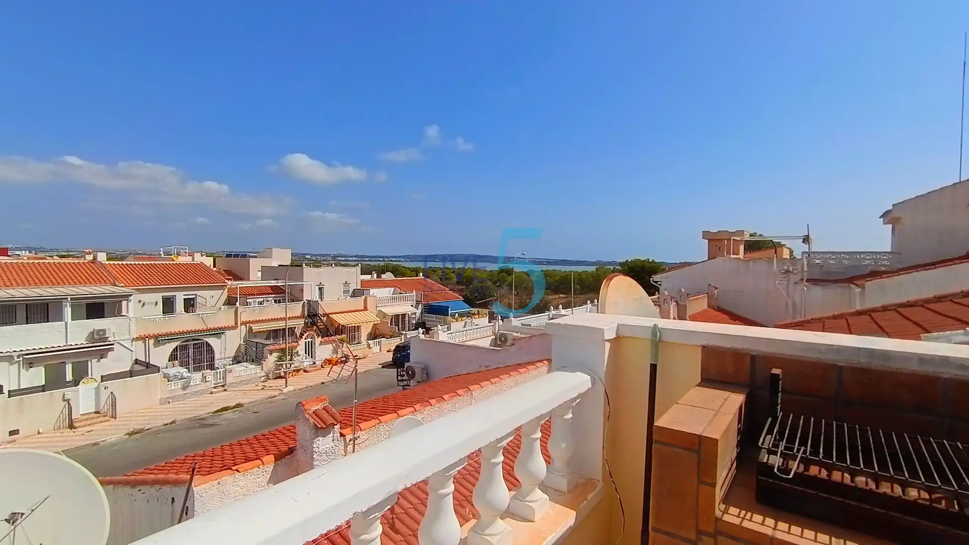 Vista exterior de Casa adosada en venda en Torrevieja amb Aire condicionat, Calefacció i Terrassa