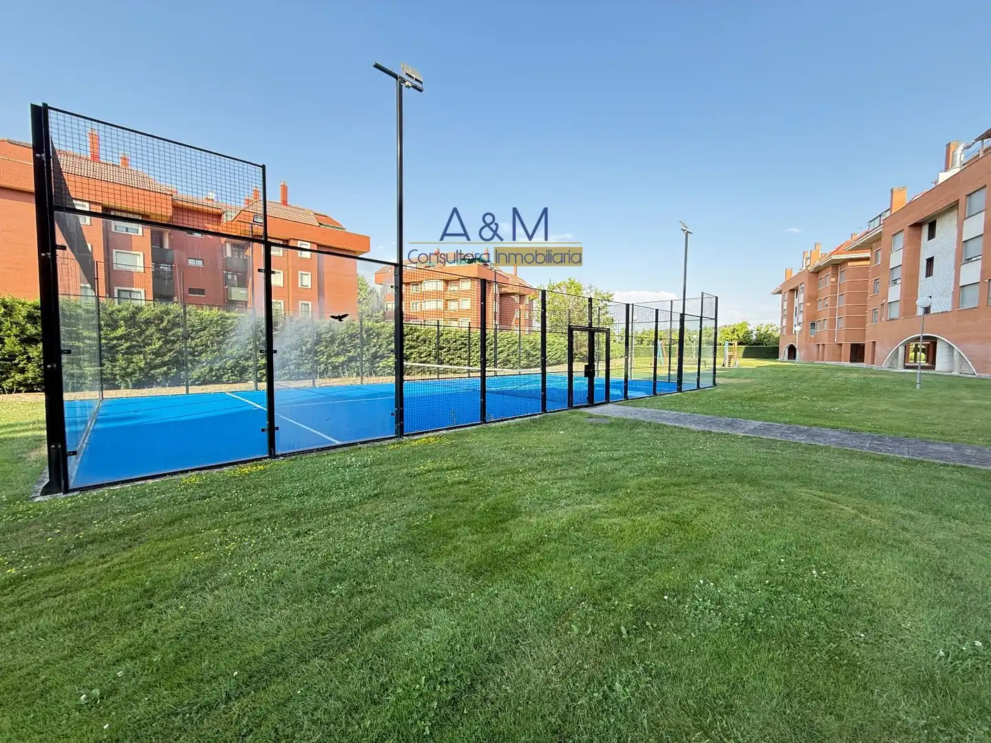 Vista exterior de Ático en venta en Valladolid con Calefacción, Parquet y Terraza