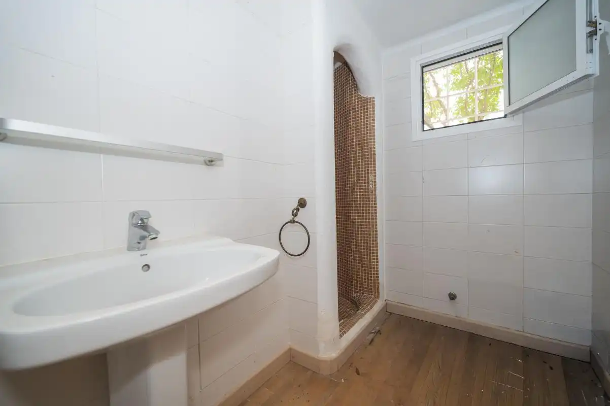 Bany de Casa o xalet en venda en Sant Josep de sa Talaia amb Calefacció, Jardí privat i Terrassa