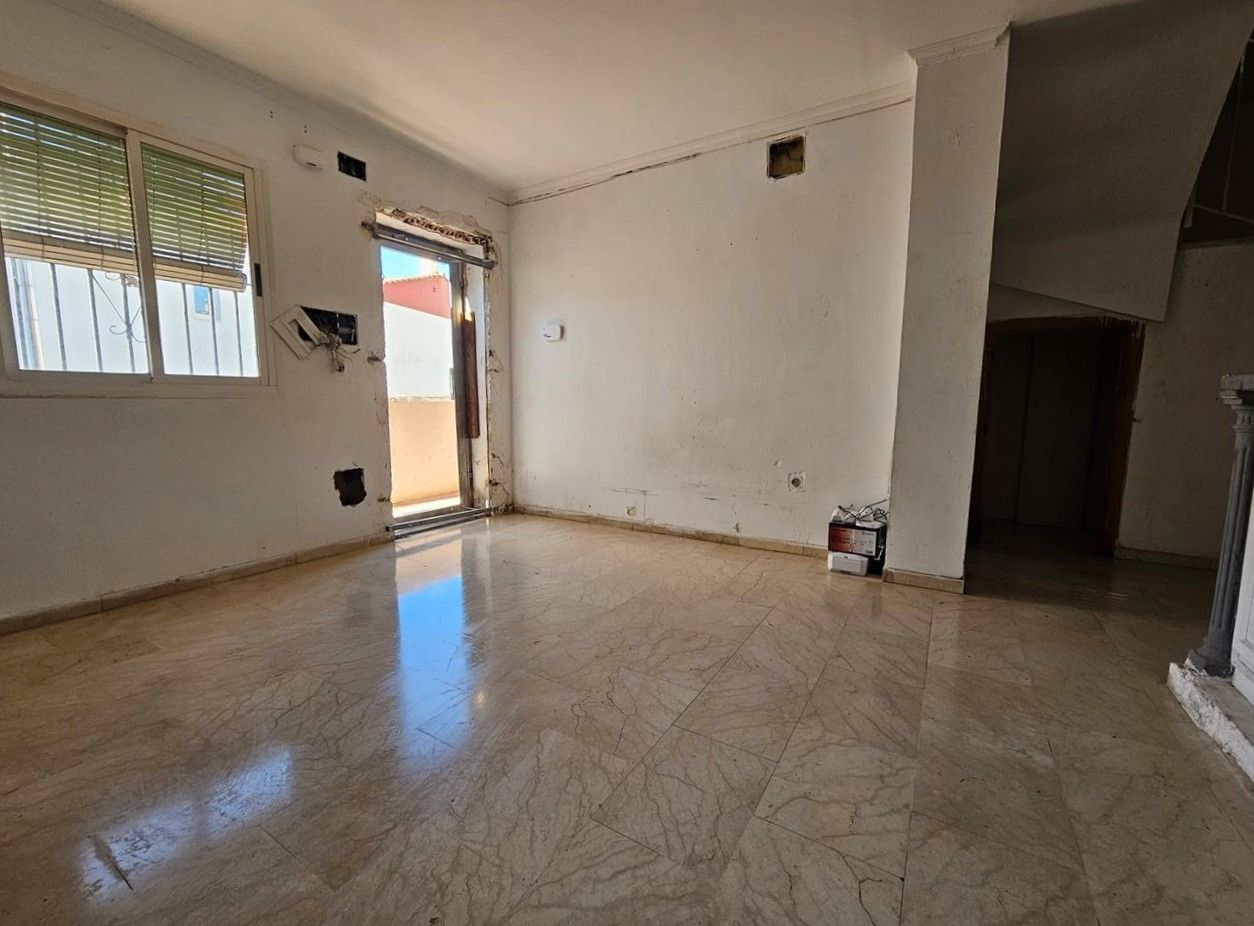 Sala d'estar de Casa adosada en venda en Alhendín