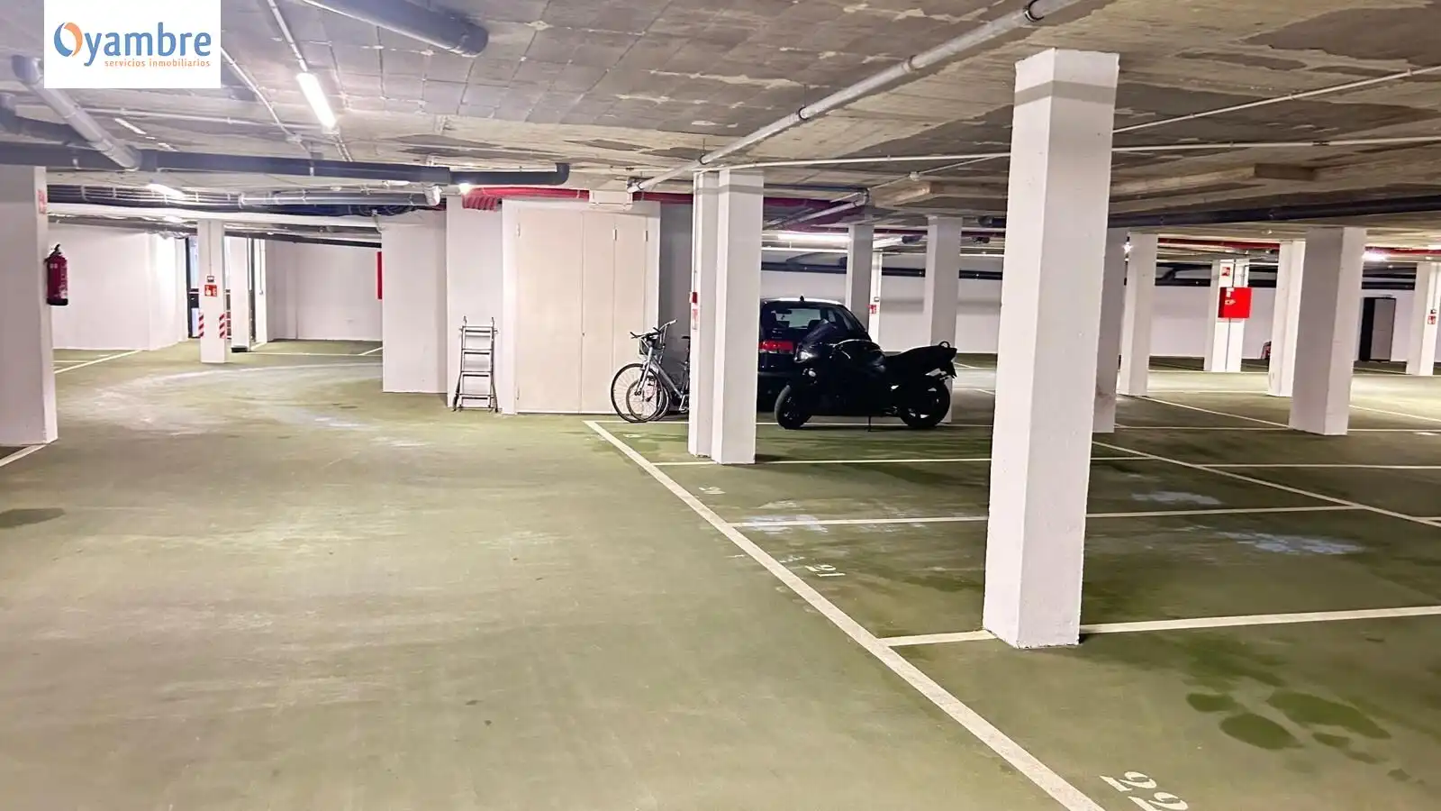 Parkplatz von Garage zum Verkauf in Ampuero