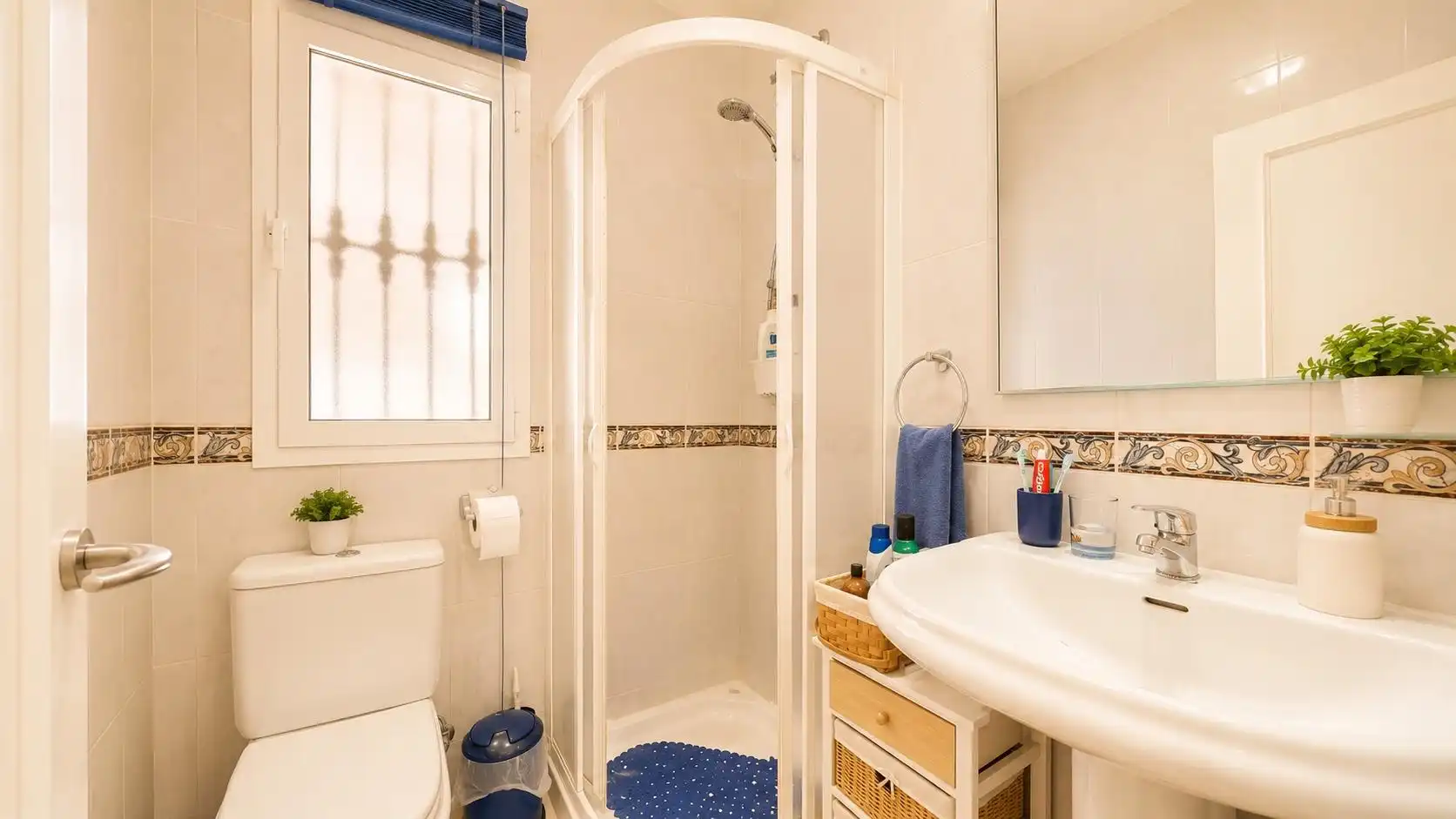 Bany de Dúplex en venda en Roquetas de Mar amb Terrassa i Piscina comunitària