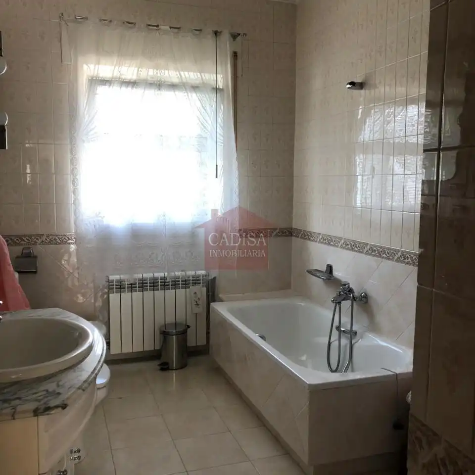 Baño de Casa o chalet en venta en Santiago de la Puebla con Calefacción, Terraza y Trastero