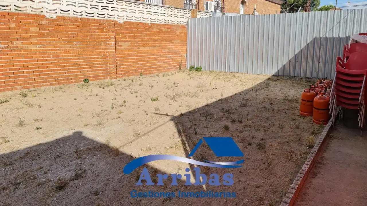 Jardín de Local en venta en Escalona con Aire acondicionado y Calefacción