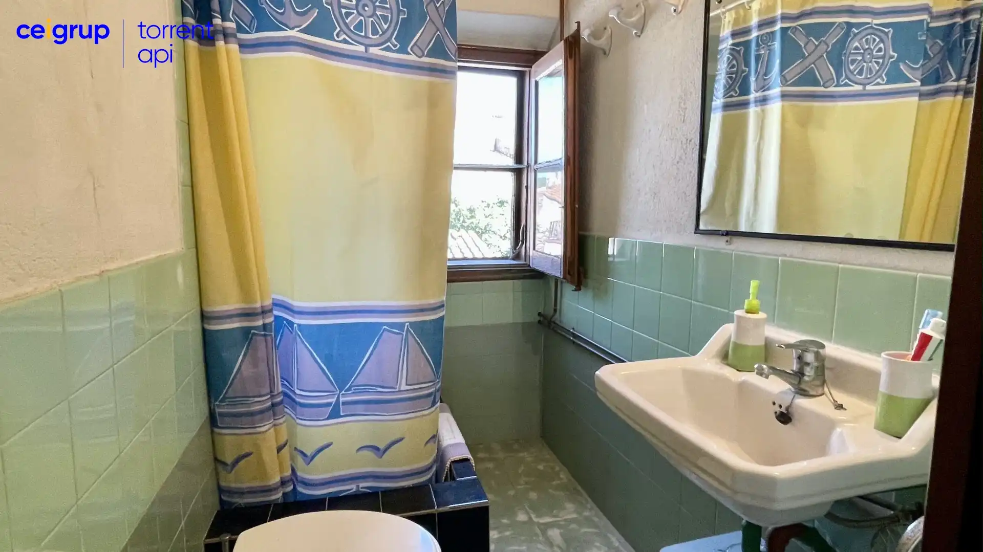 Baño de Casa adosada en venta en Torroella de Montgrí con Terraza, Amueblado y Balcón