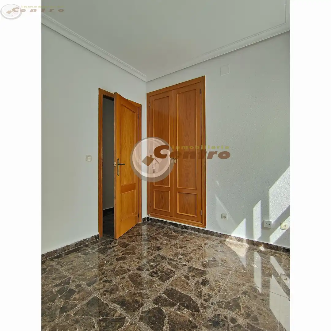 Piso en venta en Albacete con Calefacción, Terraza y Trastero