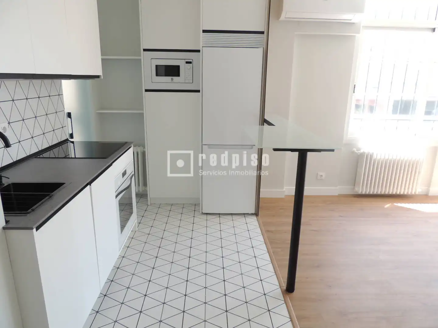 Cuina de Apartament de lloguer en Madrid amb Aire condicionat, Calefacció i Terrassa