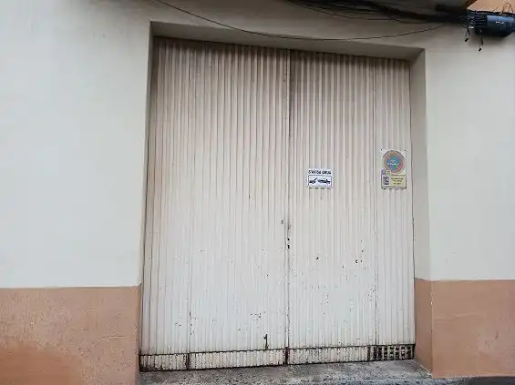 Aparcament de Local en venda en La Canonja