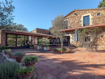 Casa rustica con giardino in vendita a Mont-ras