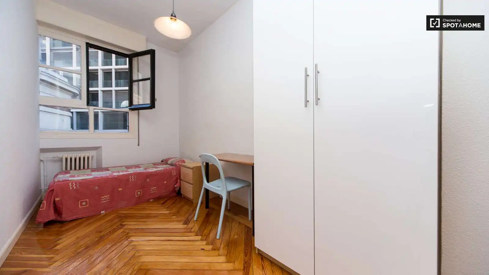 Room in Universidad - Malasaña