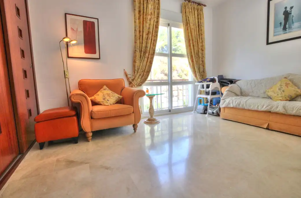 Sala d'estar de Casa adosada en venda en Mijas amb Aire condicionat, Terrassa i Traster