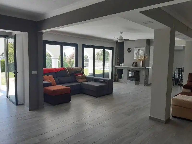 Sala d'estar de Casa o xalet en venda en Mijas amb Aire condicionat, Jardí privat i Terrassa
