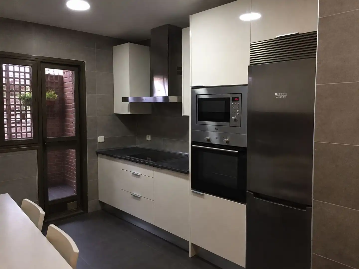 Cocina de Casa adosada de alquiler en Boadilla del Monte con Aire acondicionado, Calefacción y Jardín privado