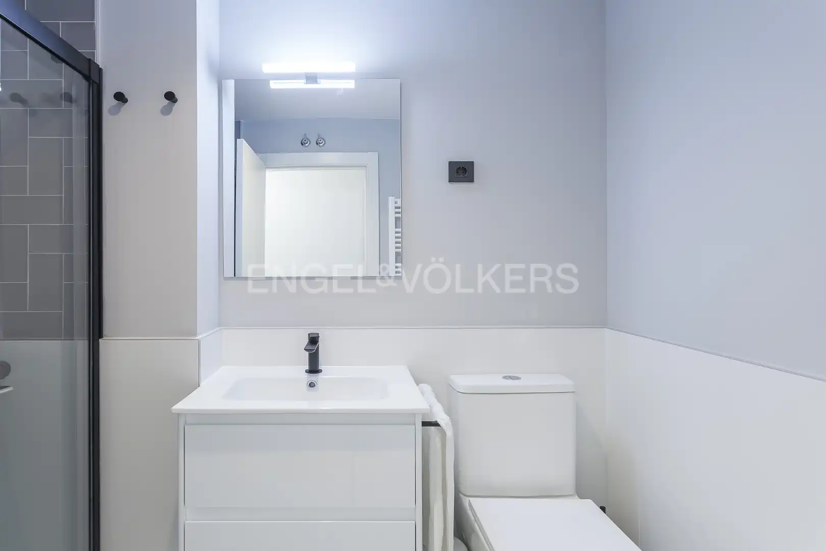 Baño de Piso de alquiler en Madrid con Aire acondicionado, Calefacción y Jardín privado