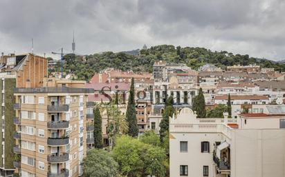 Vista exterior de Àtic en venda en  Barcelona Capital amb Terrassa i Balcó