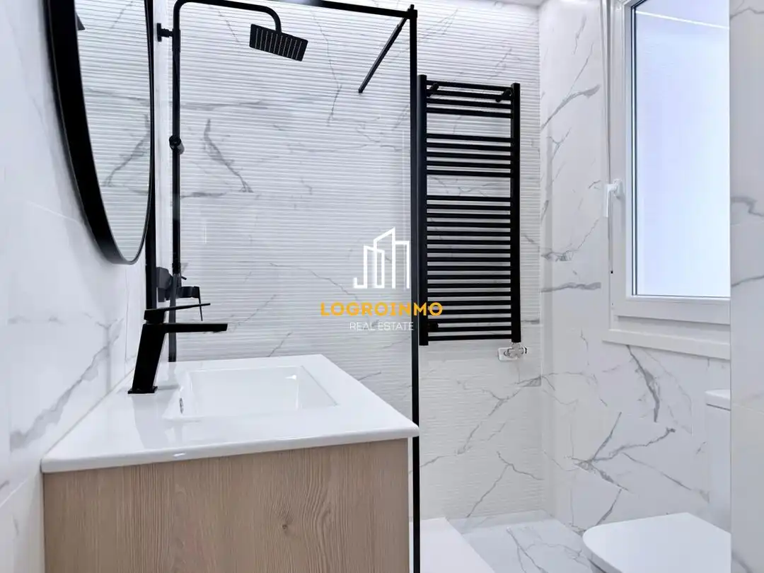 Baño de Piso en venta en  Logroño con Calefacción, Parquet y Balcón