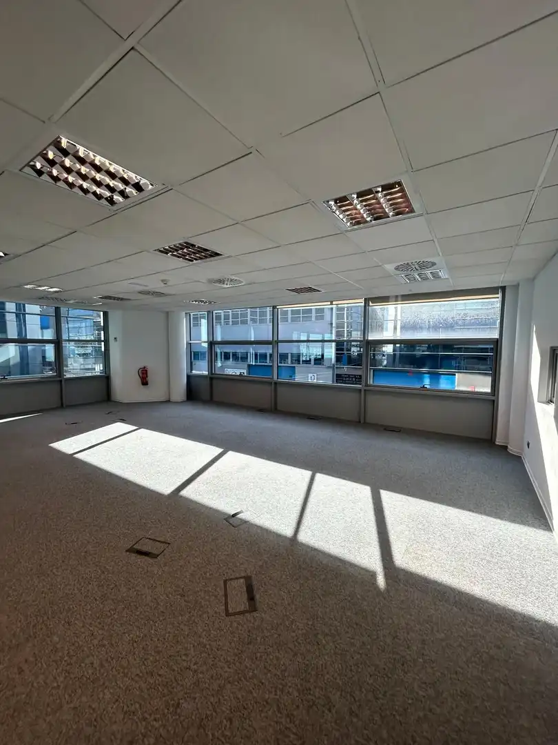 Büro zur Miete in Sant Adrià de Besòs mit Klimaanlage, Heizung und Terrasse