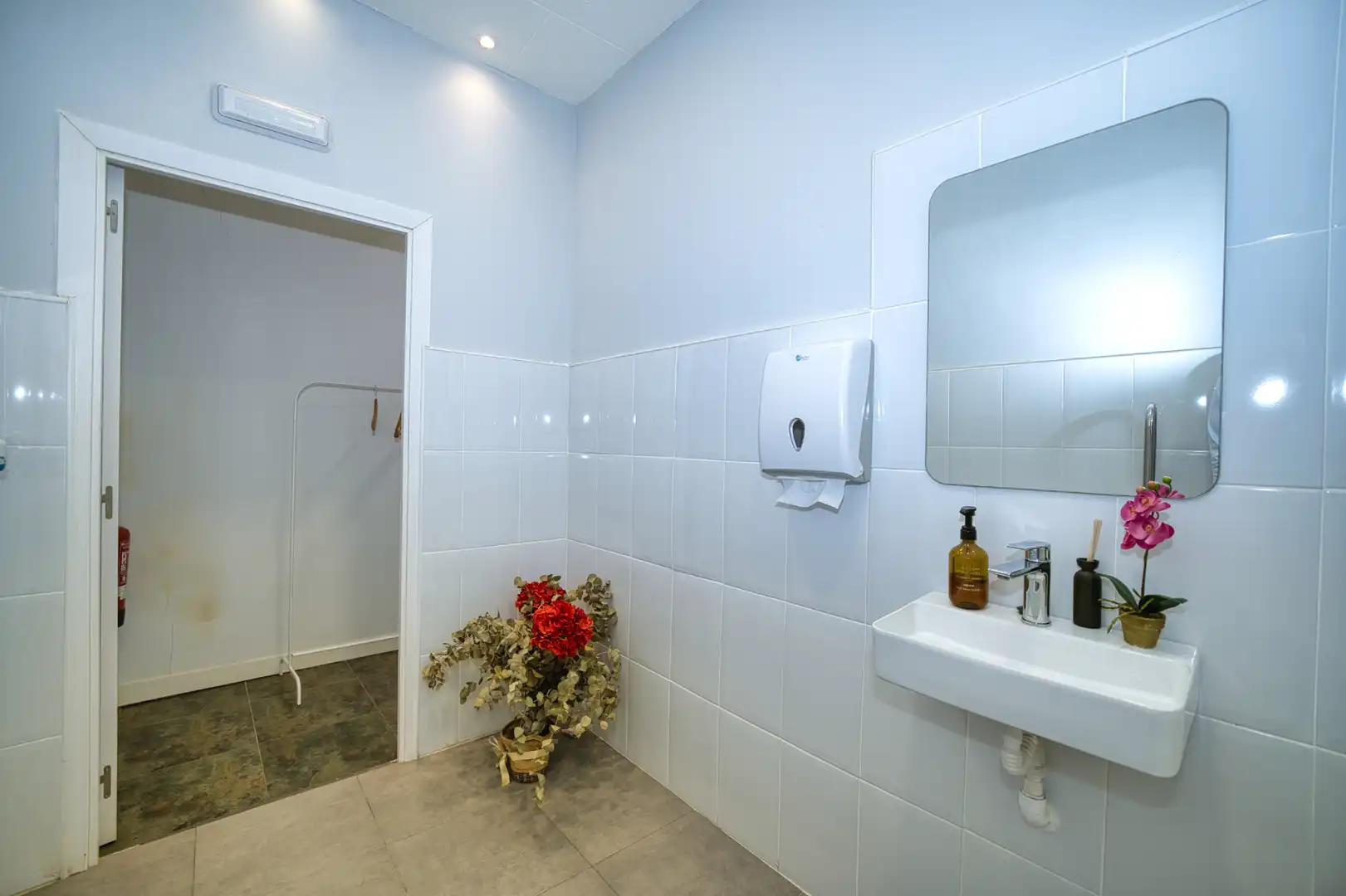Baño de Local en traspaso en Valencia con Aire acondicionado, Calefacción y Amueblado