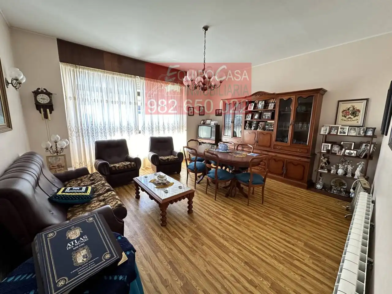 Sala d'estar de Casa adosada en venda en Palas de Rei amb Calefacció, Jardí privat i Parquet