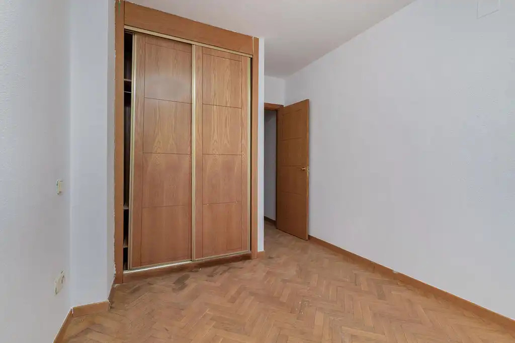 Habitación de Piso en venta en Madrid con Calefacción