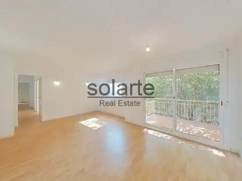 Dormitori de Planta baixa en venda en L'Hospitalet de Llobregat amb Parquet i Balcó