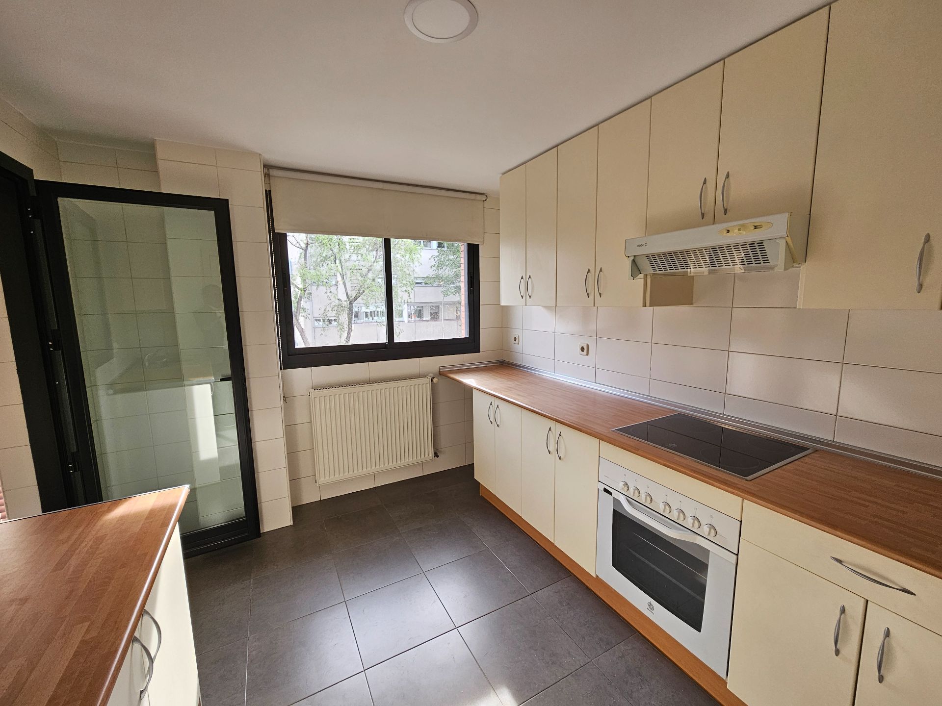 Kitchen of Flat to rent in  Madrid Capital  with Heating and Community pool