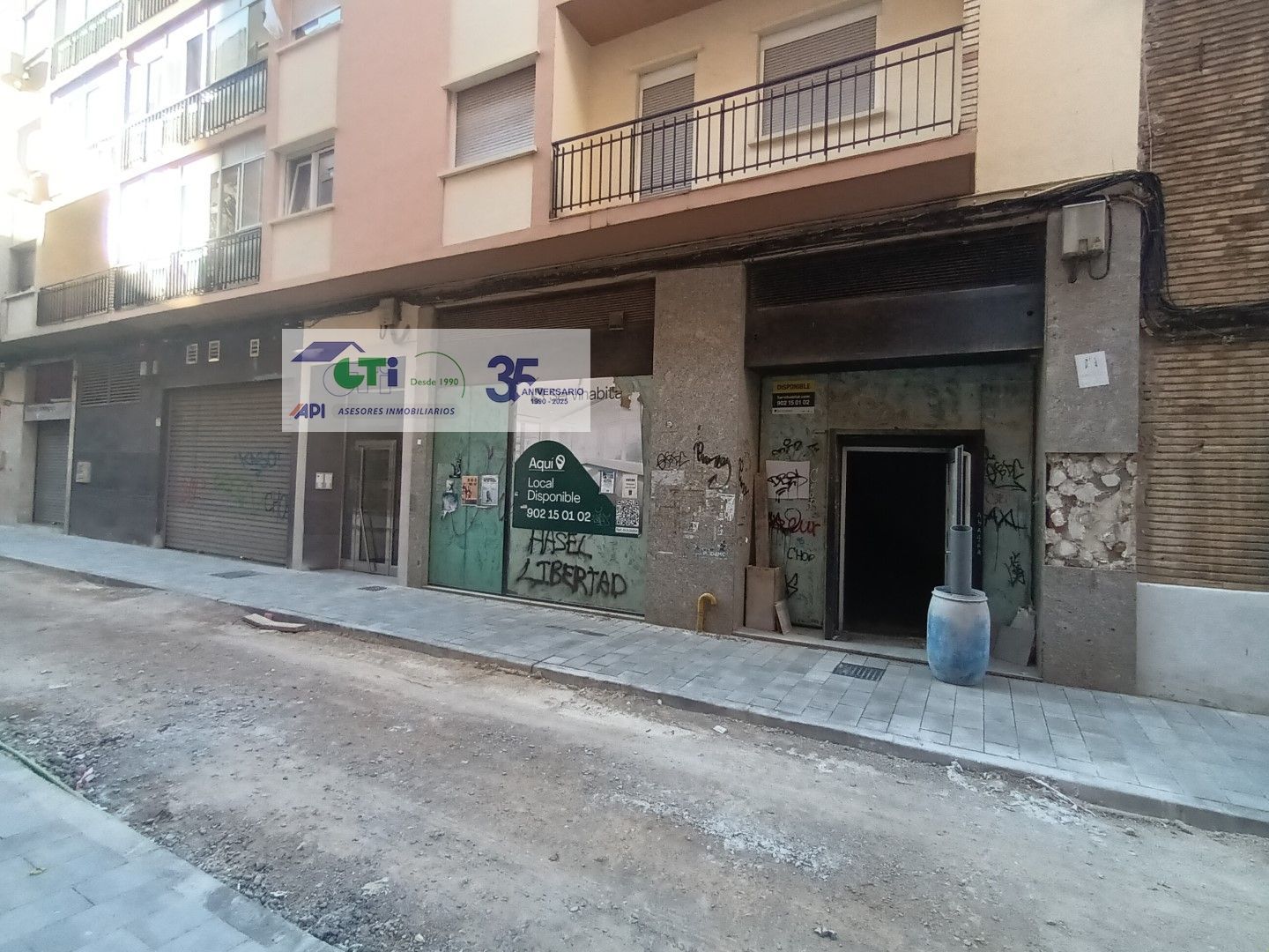 Vista exterior de Local en venta en  Zaragoza Capital