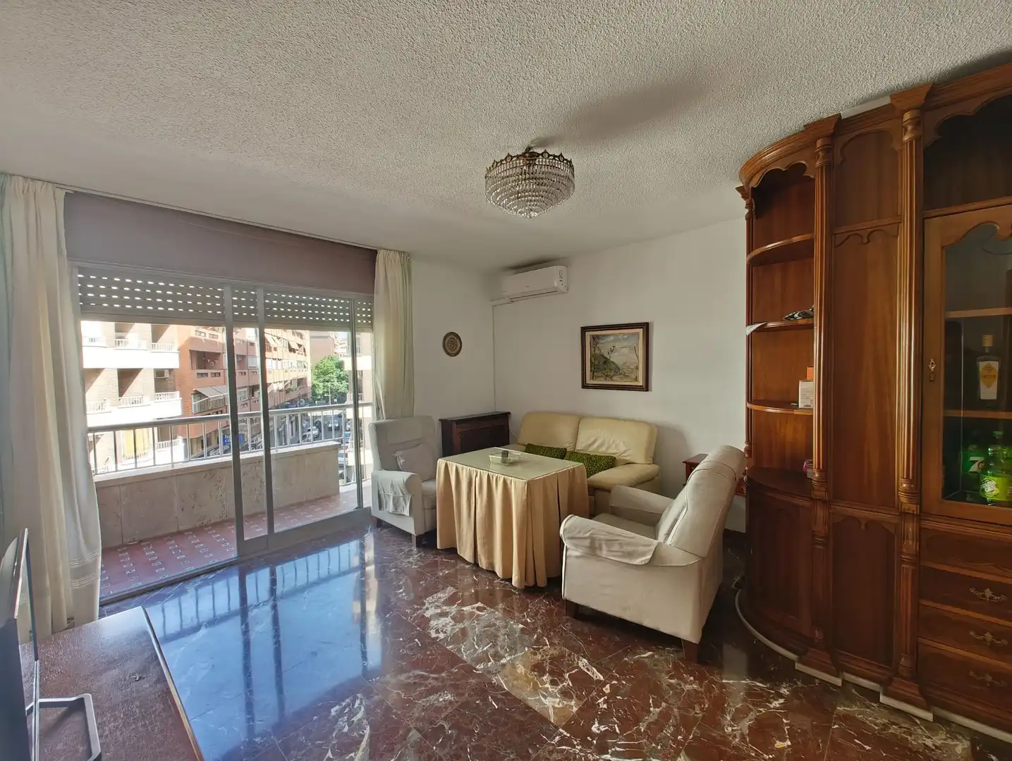 Living room of Flat for rent in Granada  with Air Conditioner, Heating and Furnished