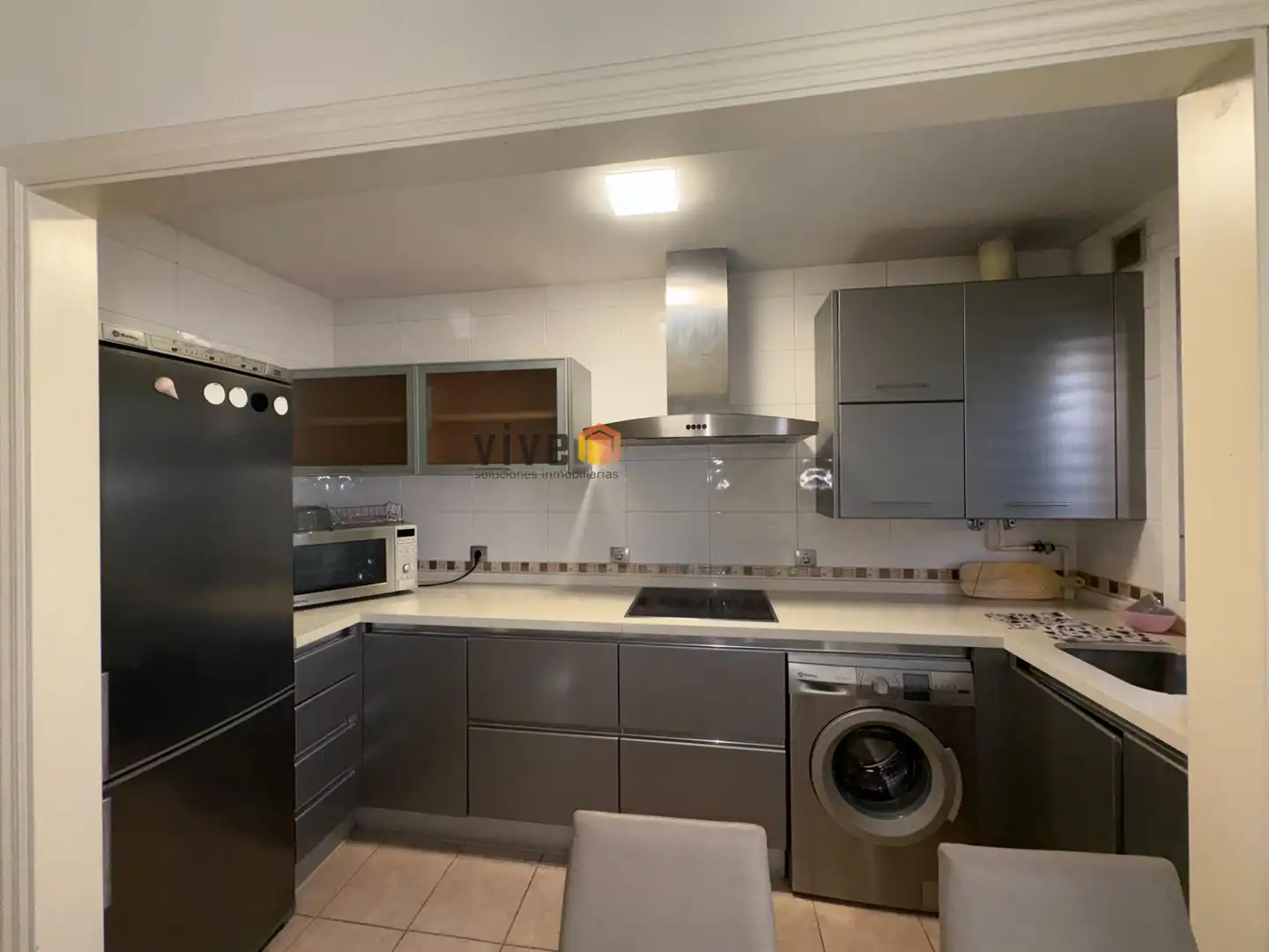 Cuina de Apartament de lloguer en San Juan de Aznalfarache amb Aire condicionat, Terrassa i Moblat