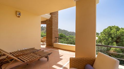 Foto 3 de Apartamento en venta en Los Arqueros - Puerto del Almendro, Benahavís