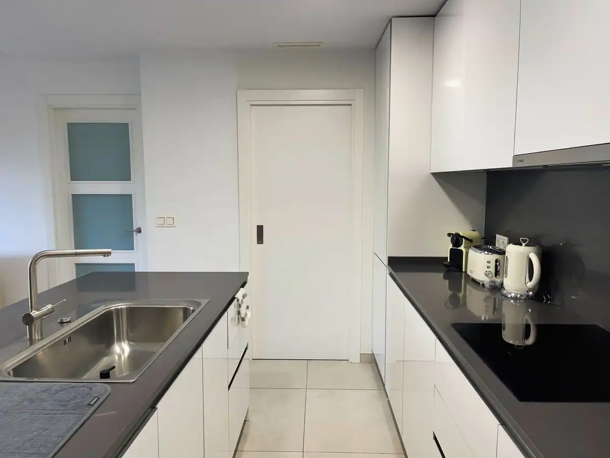Küche von Wohnung zur Miete in Benahavís mit Klimaanlage, Terrasse und Möbliert