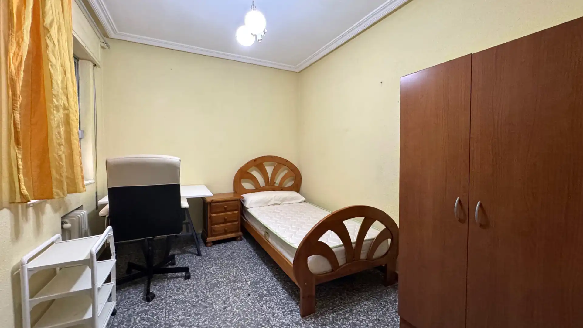 Dormitori de Pis en venda en Cáceres amb Calefacció, Terrassa i Moblat