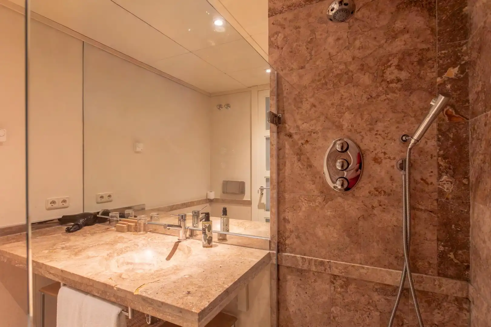 Bany de Apartament en venda en Chiclana de la Frontera amb Jardí privat i Piscina comunitària