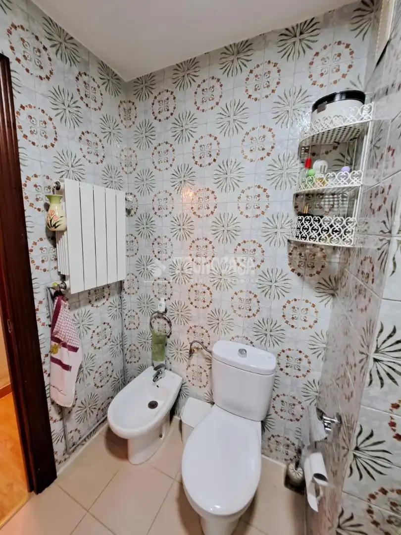 Baño de Piso en venta en Parla con Calefacción y Terraza